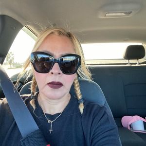 Meet your Posher, Lolis